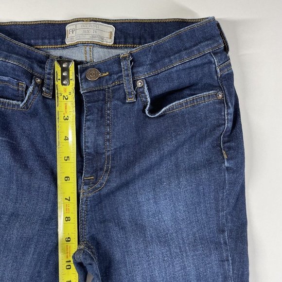 Free People Women's 26 Skinny Jeans Blue Dark Wash Distressed 61855-16515125 - Picture 9 of 11